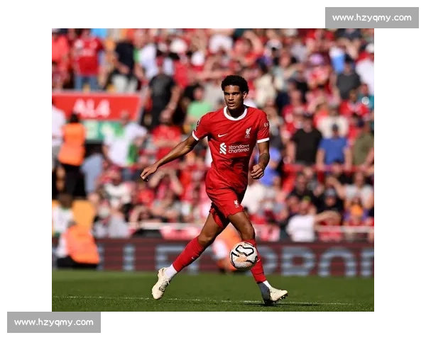 宽萨捧起欧青赛冠军奖杯!红军生涯完美谢幕